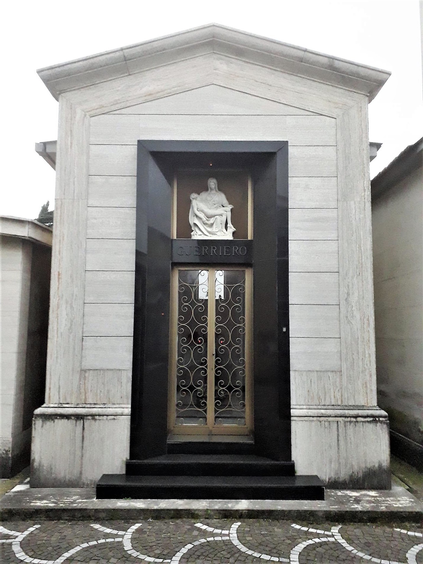 Anastasia Guerriero's tomb (1).jpg